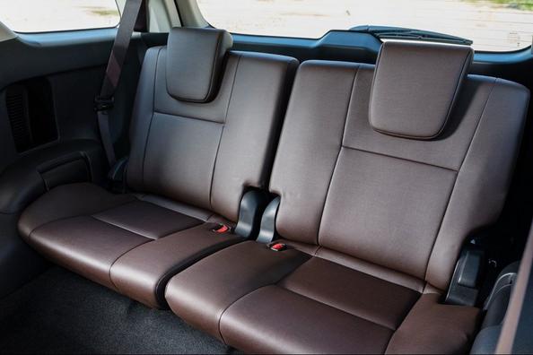 Examen de la jeep sept places matériel suv Toyota Fortuner Photo 9