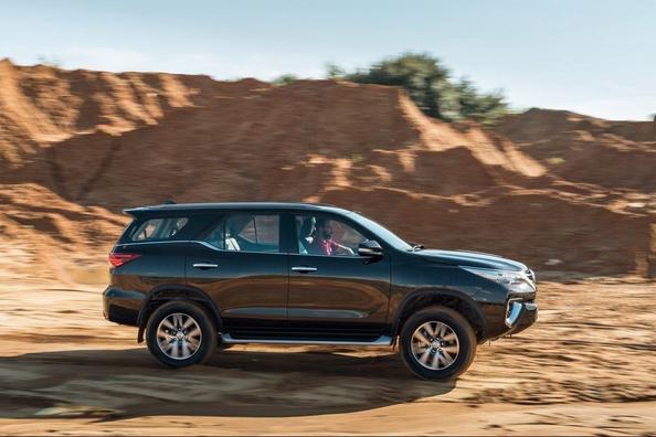 Examen de la jeep sept places matériel suv Toyota Fortuner Photo 5