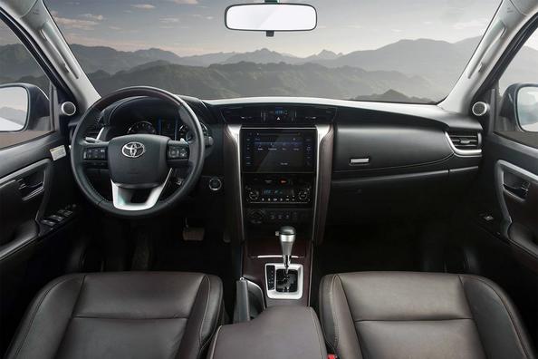 Examen de la jeep sept places matériel suv Toyota Fortuner Photo 6