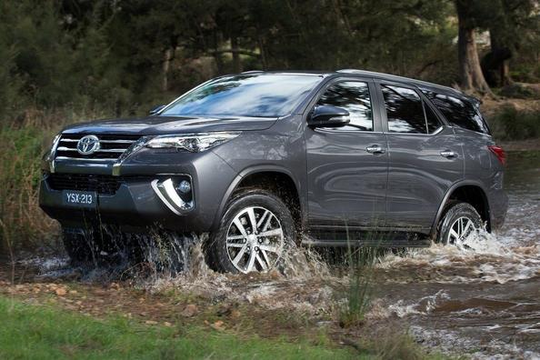 Examen de la jeep sept places matériel suv Toyota Fortuner Photo 1