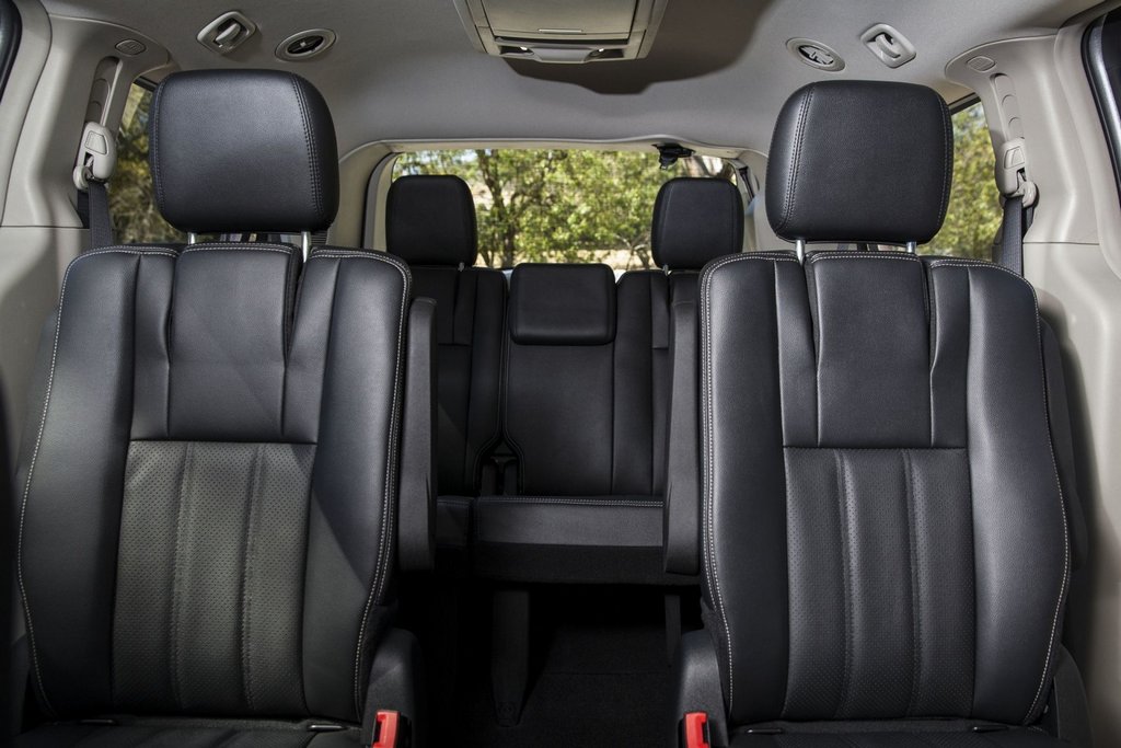Sept places, mini-fourgonnette Dodge Grand Caravan de la cinquième génération