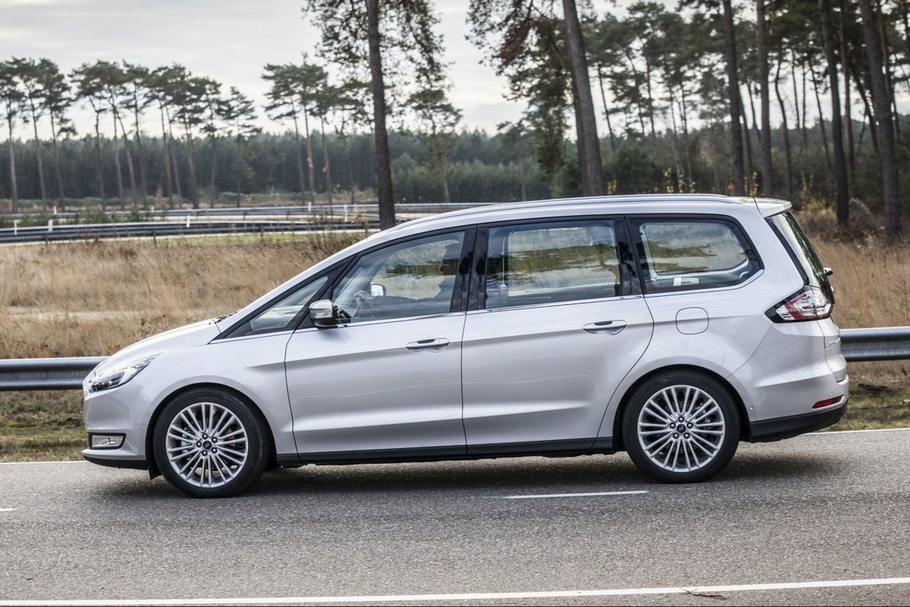 Examen de la jeep sept places une mini-fourgonnette Ford Galaxy
