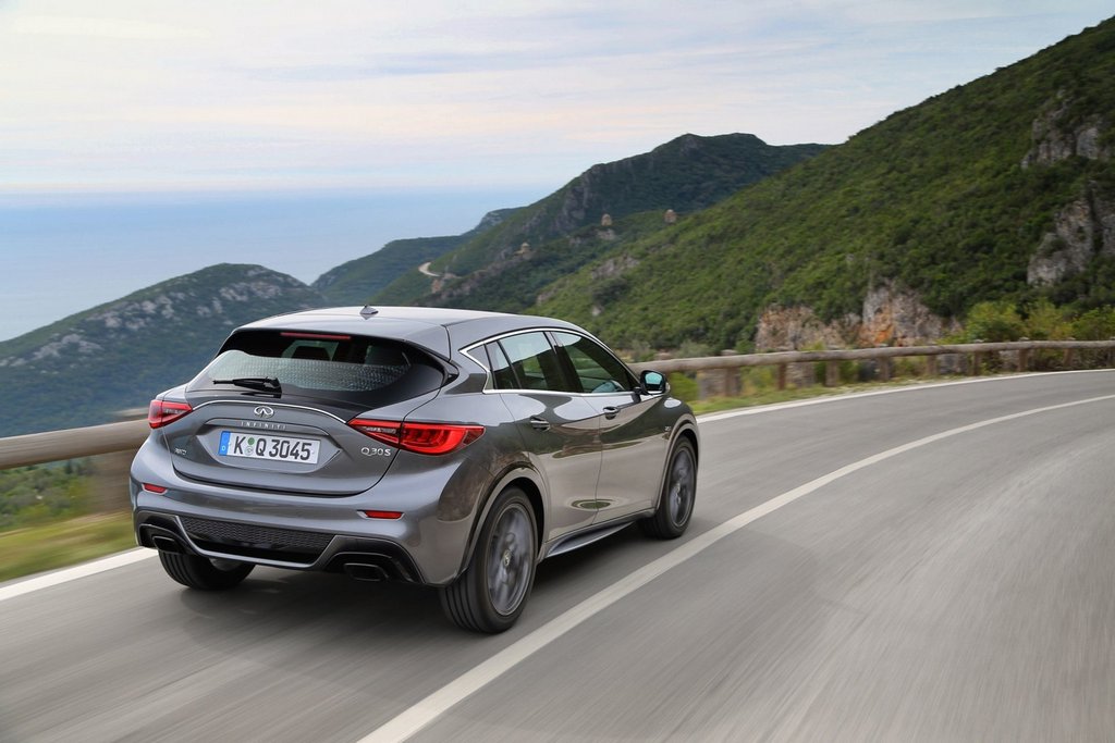 La prime berline Infiniti Q30