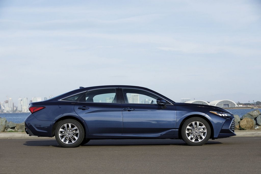 La cinquième génération de la berline phare de la Toyota Avalon