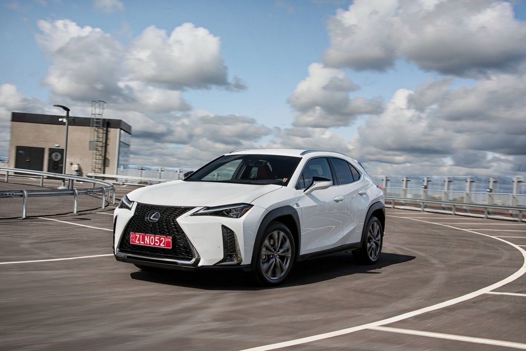 Un crossover urbain Lexus UX 200