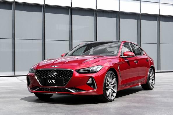 La première génération de la berline Genesis G70
