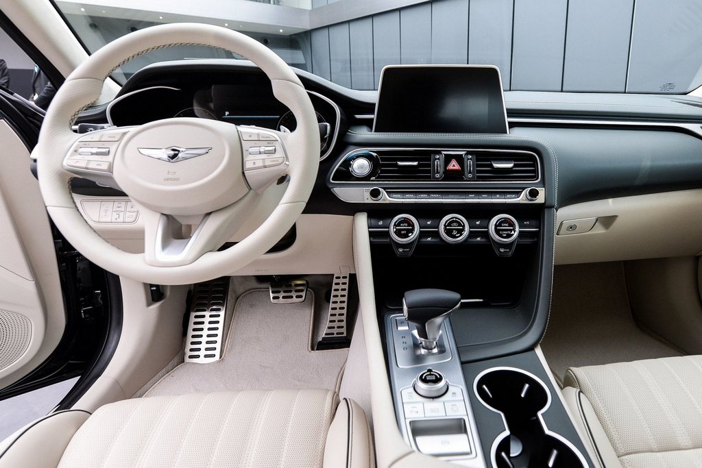 La première génération de la berline Genesis G70