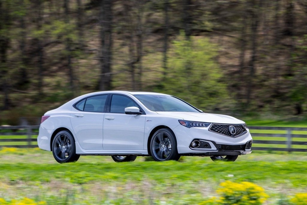Version restylée de la berline Acura TLX