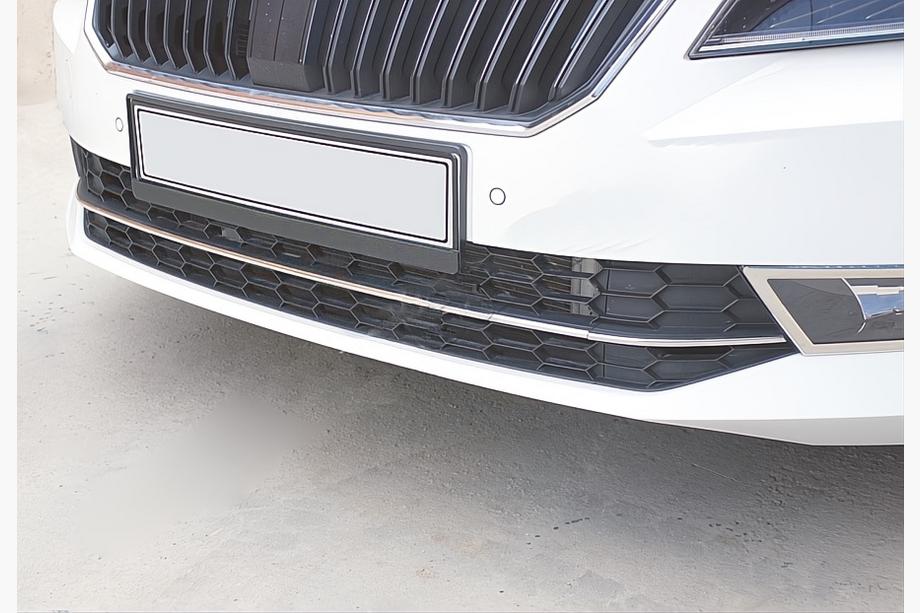 Skoda Superb 2015-2024 Couvre pare-chocs avant OmsaLine (3 pcs, inox) Image