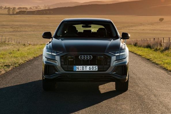 Présentation compacte premium crossover Audi Q8