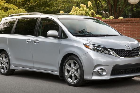 Présentation entière mis à jour une mini-fourgonnette Toyota Sienna