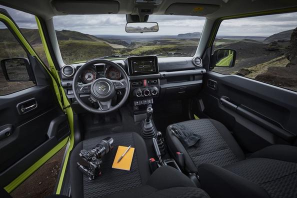 Présentation compacte, suv Suzuki Jimny quatrième génération Photo 5