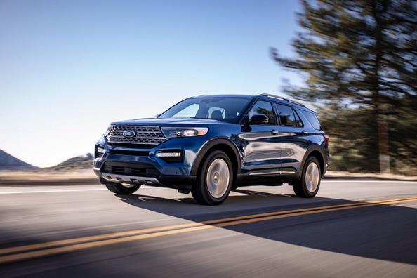 Un grand crossover Ford Explorer 2020 année de modèle