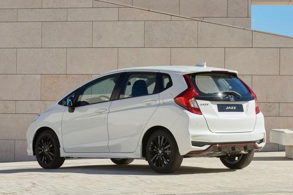 Mis à jour est une berline compacte de Honda Jazz la troisième incarnation Photo 4