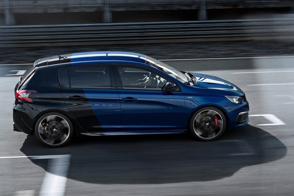 Examen de la Peugeot 308 GTi à hayon cinq portes chargée