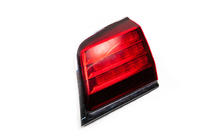 Lexus LX570/450d 2008-2022 Feu arrière droit sur couvercle de coffre Occasion (1pc, 2008-2012) photo 3