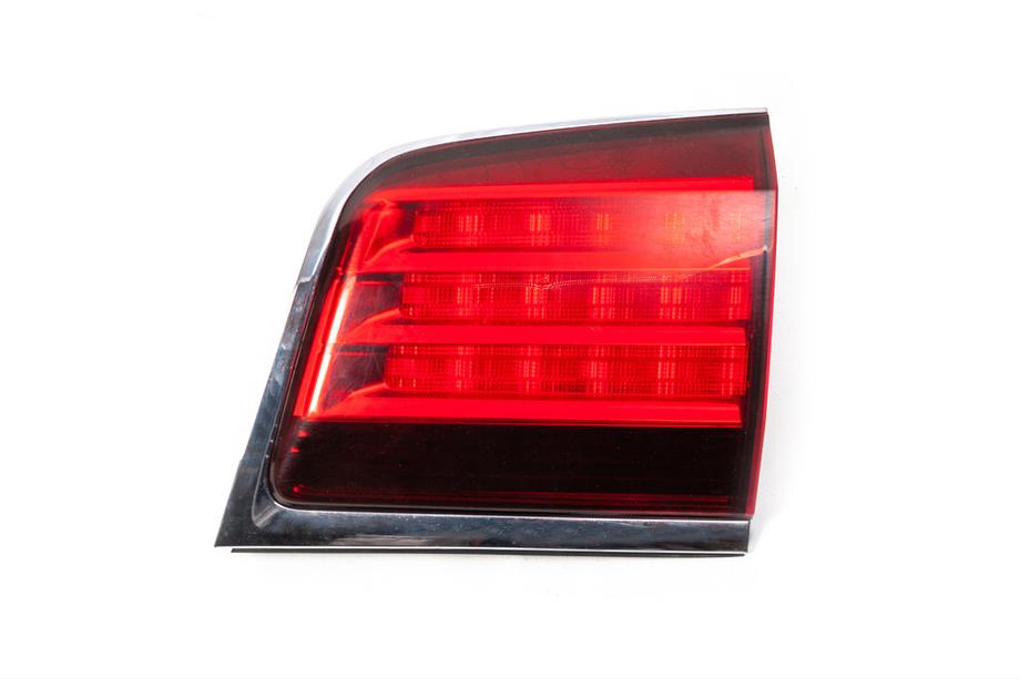 Lexus LX570/450d 2008-2022 Feu arrière droit sur couvercle de coffre Occasion (1pc, 2008-2012) Image