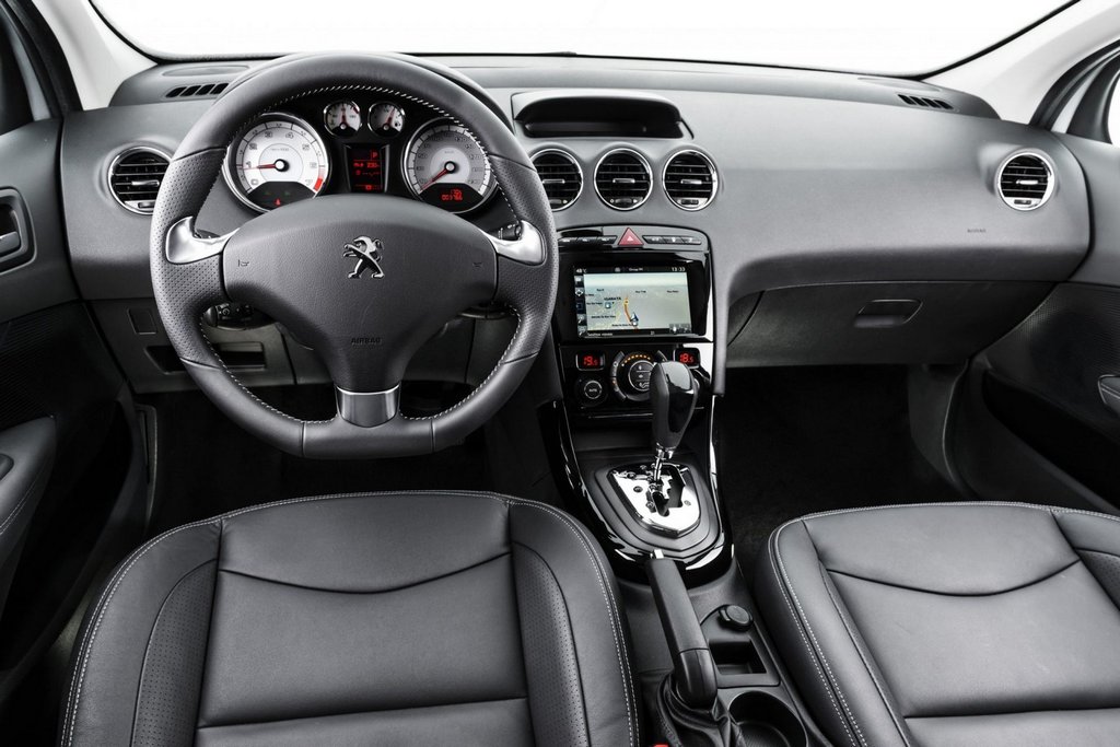 Présentation d’une berline compacte de Peugeot 408