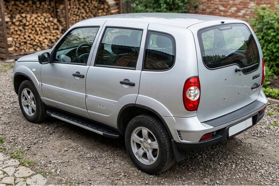 Chevrolet Niva 1998-2020 Marchepieds Latéraux Duru (2 pcs, Aluminium) Image