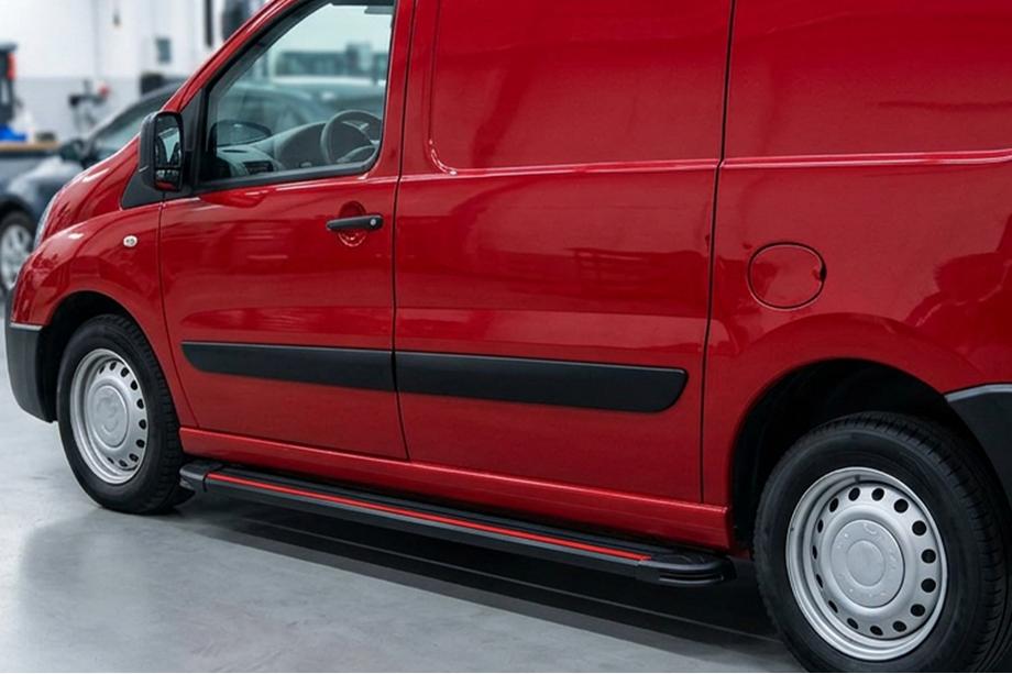 Citroen Jumpy 2007–2017 Marchepieds Latéraux Maya Red (2 pcs, Aluminium) Image