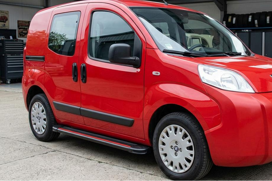 Citroen Nemo 2007-2017 Marchepieds Latéraux Maya Red (2 pcs, Aluminium) Image