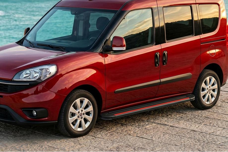 Fiat Doblo II 2010-2022 Marchepieds Latéraux Maya Red (2 pcs, Aluminium) Photo 1
