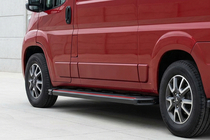 Fiat Ducato 2006-2025 Marchepieds Latéraux Maya Red (2 pcs, Aluminium) photo 1