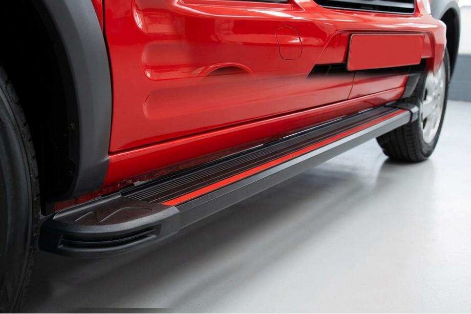 Ford Connect 2006–2009 Marchepieds Latéraux Maya Red (2 pcs, Aluminium) Image