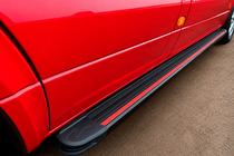Mercedes Sprinter W906 2006–2018 Marchepieds Latéraux Maya Red (2 pcs, Aluminium) photo 1