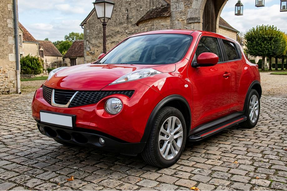 Nissan Juke 2010-2019 Marchepieds Latéraux Maya Red (2 pcs, Aluminium) Image