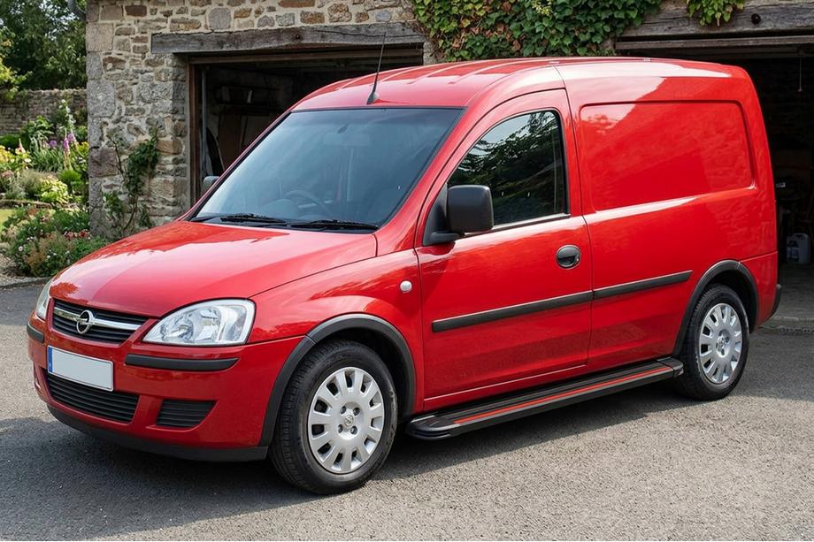 Opel Combo 2002–2012 Marchepieds Latéraux Maya Red (2 pcs, Aluminium) Image