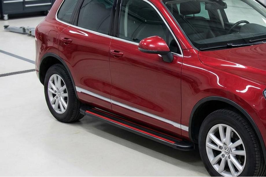 Porsche Cayenne 2003–2010 Marchepieds Latéraux Maya Red (2 pcs, Aluminium) Image