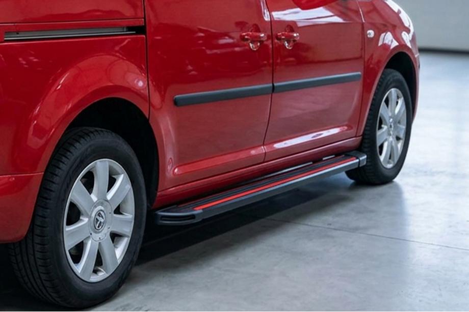 Volkswagen Caddy 2010-2015 Marchepieds Latéraux Maya Red (2 pcs, Aluminium) Image