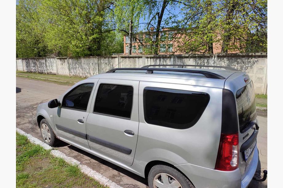 Lada Largus 2012- Barres de Toit Noires Image