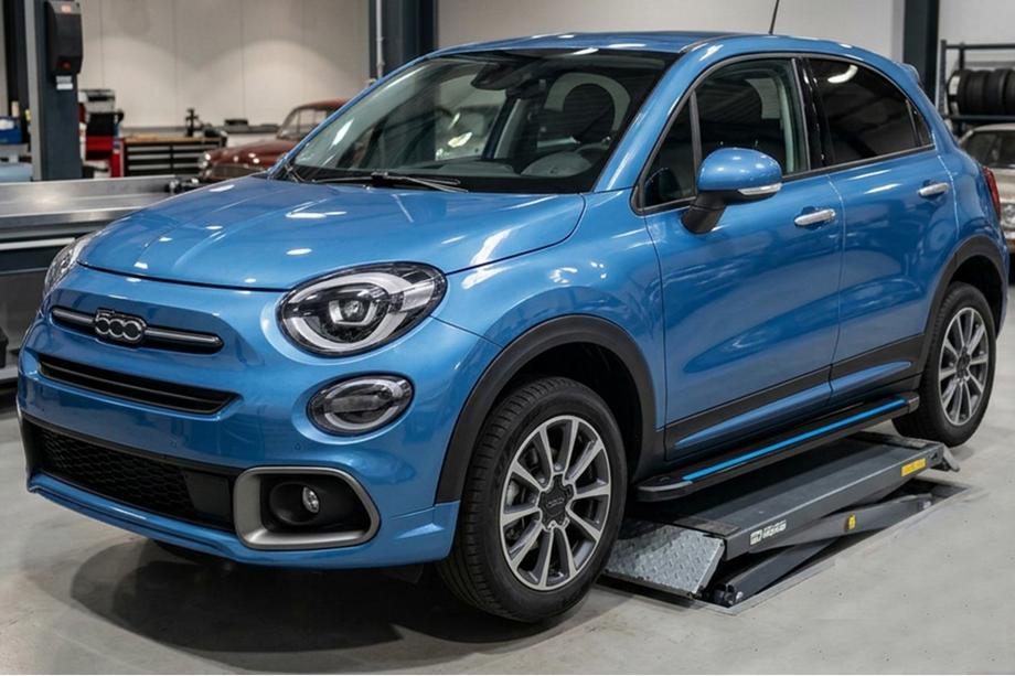 Fiat 500X 2014-2024 Marchepieds Latéraux Maya Blue (2 pcs, Aluminium) Image