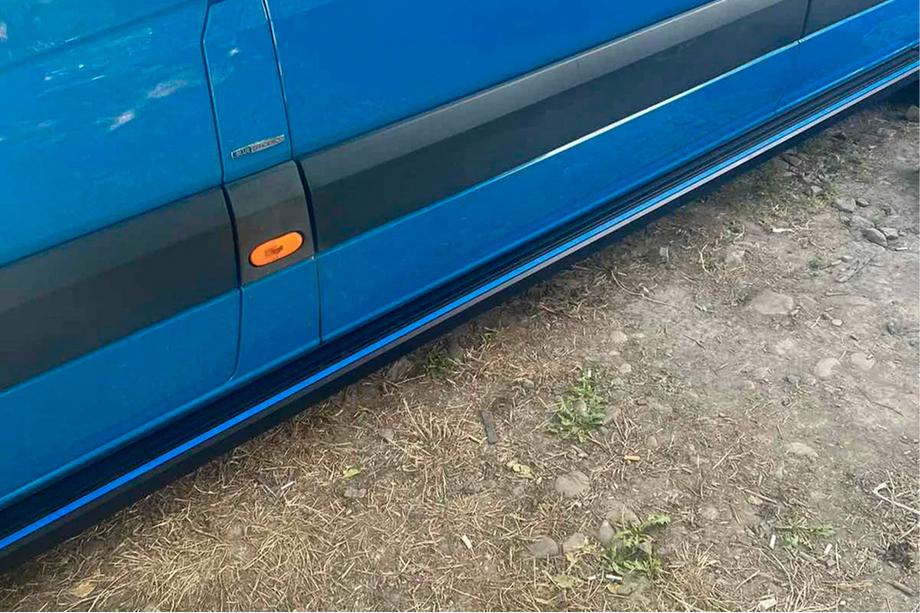 Mercedes Sprinter W906 2006–2018 Marchepieds Latéraux Maya Blue (2 pcs, Aluminium) Image