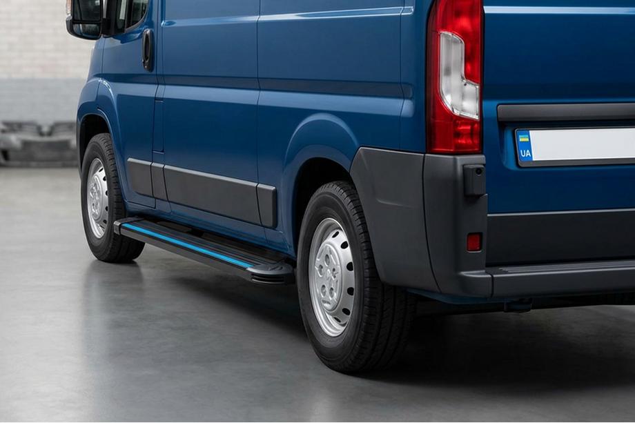 Peugeot Boxer 2006-2025 Marchepieds Latéraux Maya Blue (2 pcs, Aluminium) Empattement Long Image