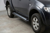 Mitsubishi L200 2015-2024 Marchepieds Latéraux New Vision Black (2 pcs, Aluminium) photo 1