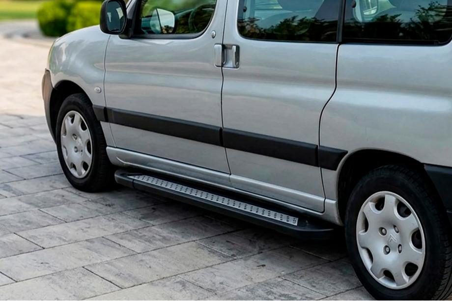Peugeot Partner 1996-2008 Marchepieds Latéraux New Vision Black (2 pcs, Aluminium) Photo 1