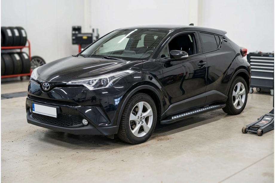 Toyota C-HR 2016-2023 Marchepieds Latéraux New Vision Black (2 pcs, Aluminium) Image