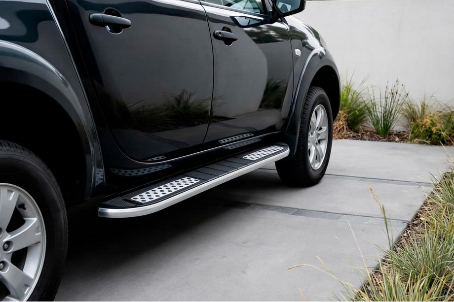 Mitsubishi L200 2015-2024 Marchepieds Latéraux Tayga V2 (2 pcs, Aluminium) Image