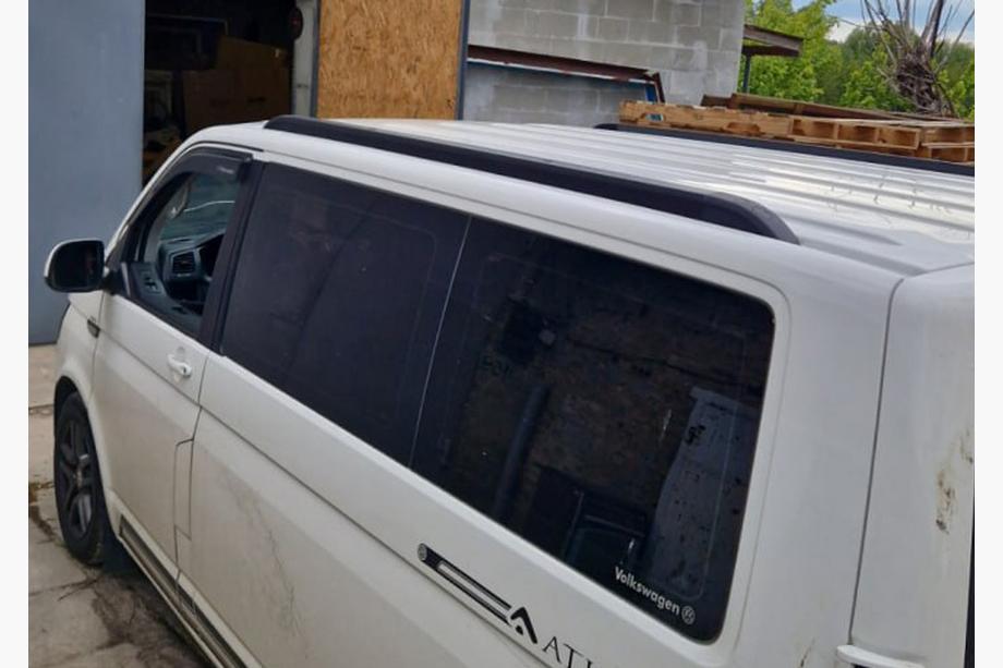 Volkswagen T5 Transporter 2003-2010 Barres de toit integrees (noires) Empattement Long Photo 43