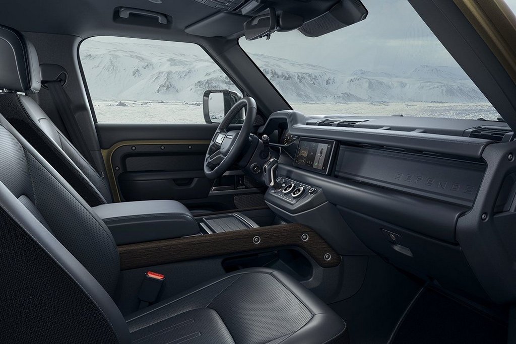 La prime à cinq portes suv Land Rover Defender 110