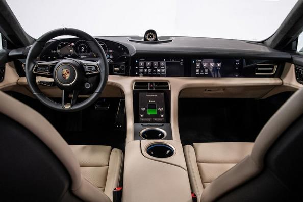 Électrique à quatre roues motrices berline sport de Porsche Taycan Photo 7