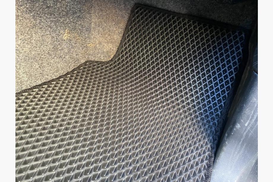 Nissan Patrol Y60 1988–1997 Tapis de sol EVA (noirs) Long, 5 pièces (avant et arrière) Photo 14