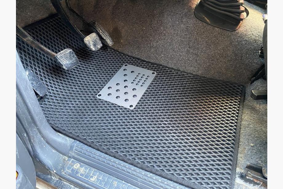 Nissan Patrol Y60 1988–1997 Tapis de sol EVA (noirs) Long, 5 pièces (avant et arrière) Photo 6