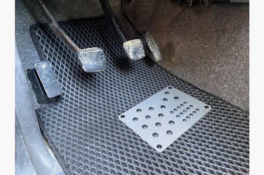 Nissan Patrol Y60 1988–1997 Tapis de sol EVA (noirs) Long, 5 pièces (avant et arrière) Photo 7
