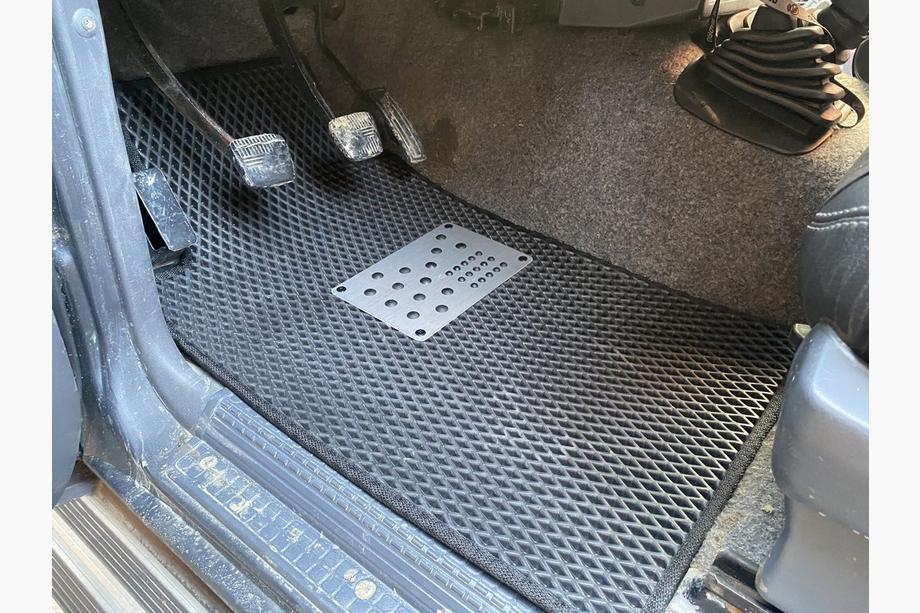 Nissan Patrol Y60 1988–1997 Tapis de sol EVA (noirs) Long, 5 pièces (avant et arrière) Photo 8