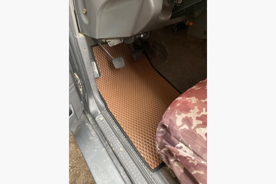 Nissan Patrol Y60 1988–1997 Tapis de sol EVA (rouge brique) 2 Pièces (Avant) Photo 3