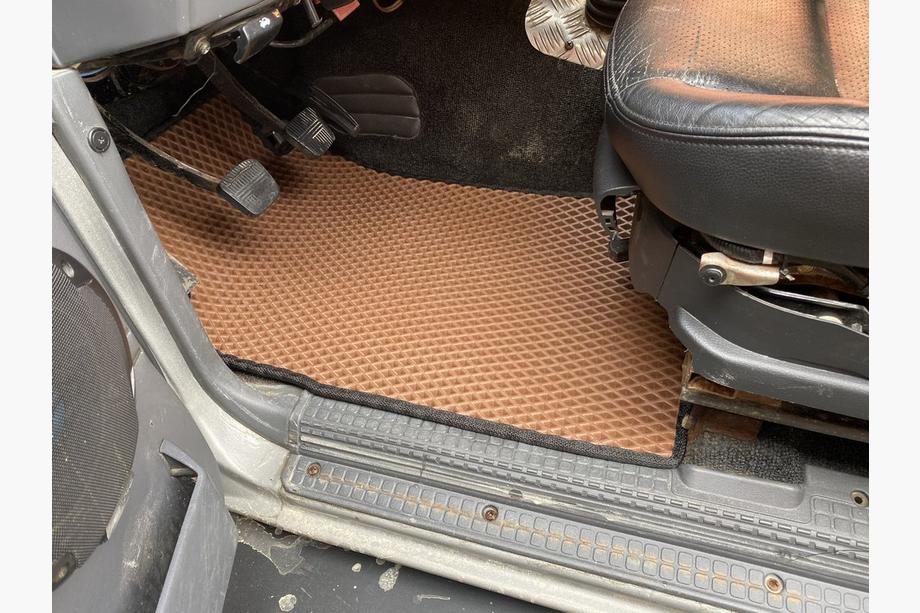 Nissan Patrol Y60 1988–1997 Tapis de sol EVA (rouge brique) 2 Pièces (Avant) Photo 12
